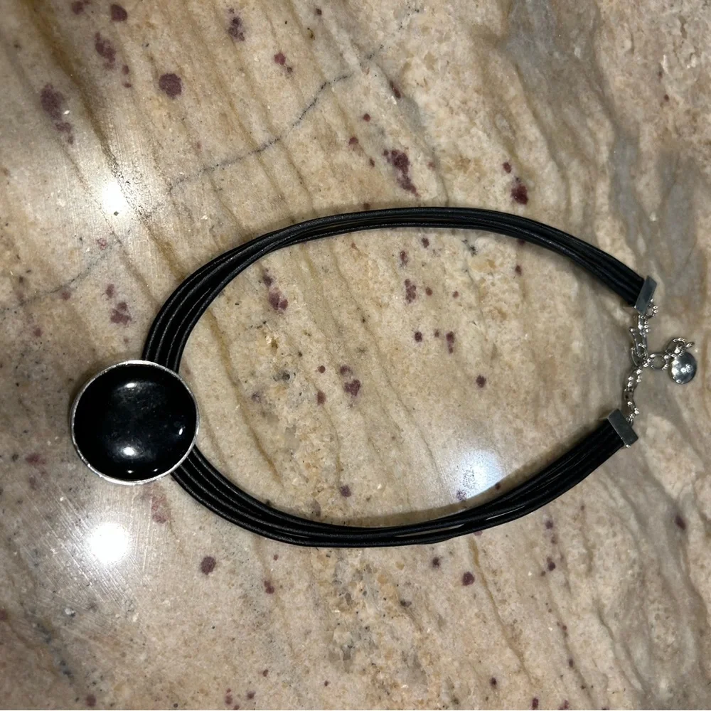 Ralph Lauren Elegant Black Necklace - Picture 2 of 4